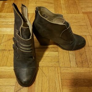 Free Bird By Steve Madden Gray Leather Booties